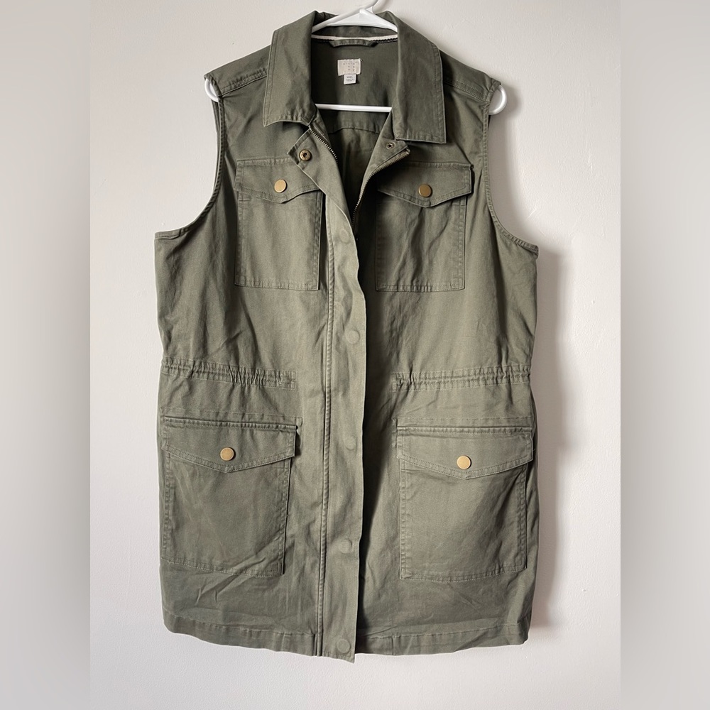 A New Day women’s Utility Vest. Size XXL. Olive Green. Like new!